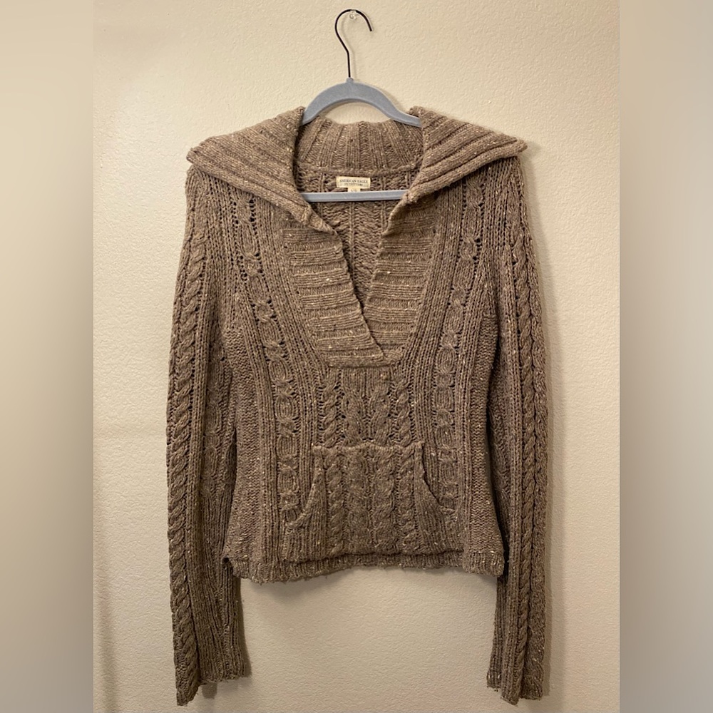 American Eagle brown sweater.